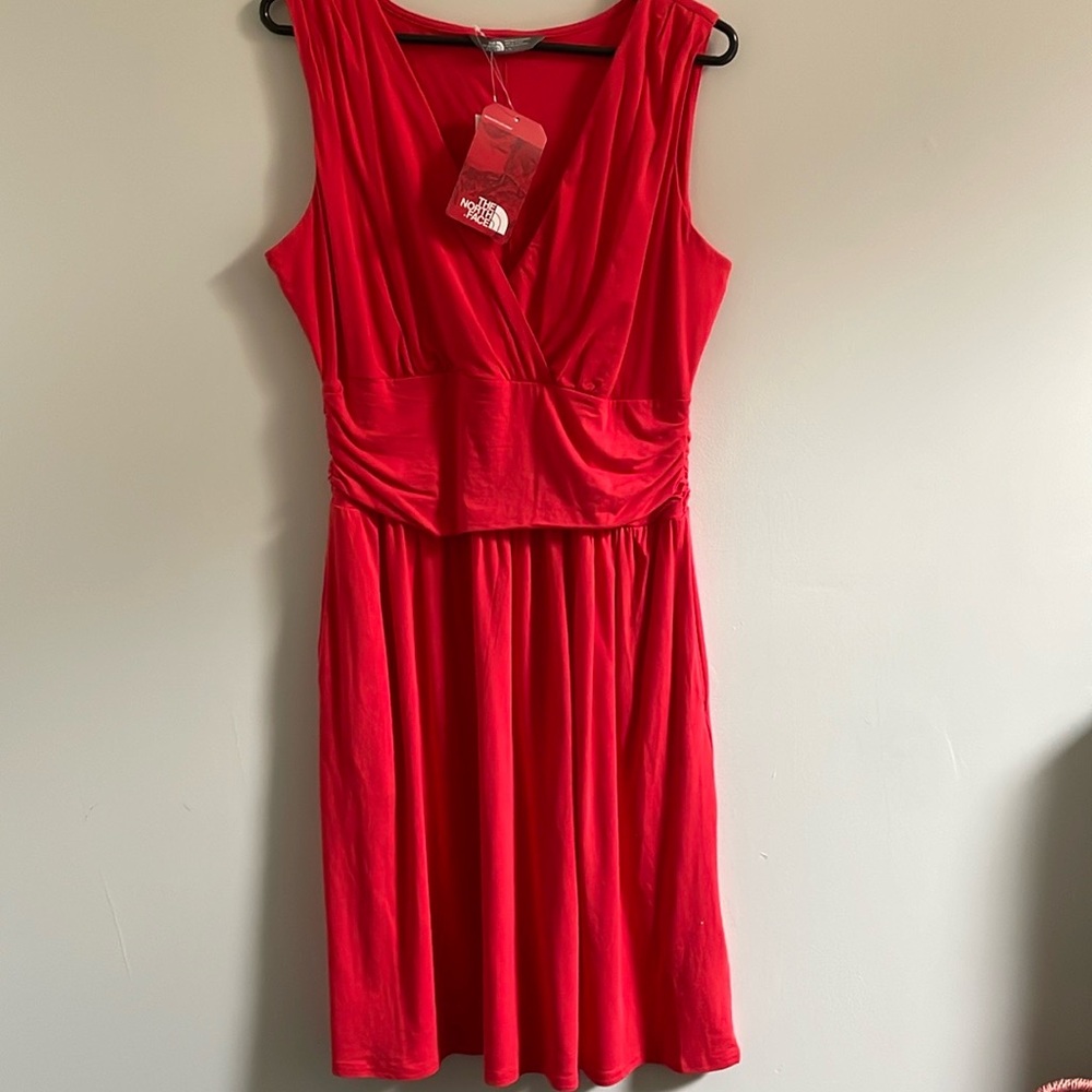 North Face Heartwood Dress Tomato Red Large NWT